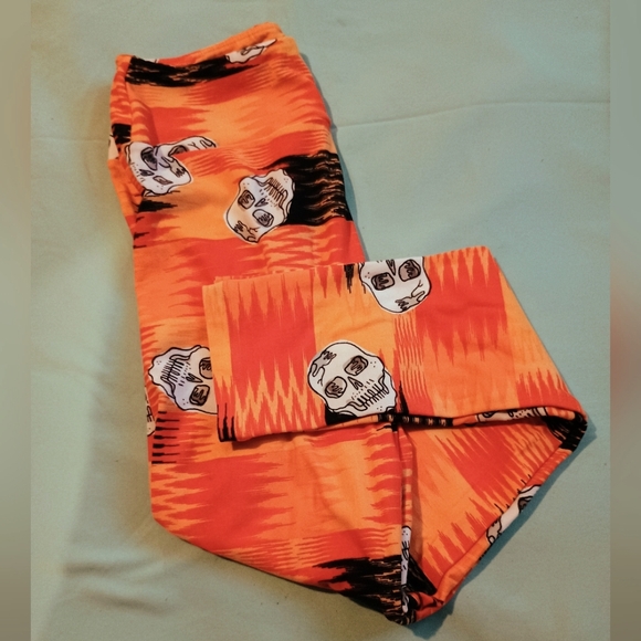 LuLaRoe Pants - 🧡🤍🖤 NWOT Lularoe Orange Skull Patterned Leggings XS Fun Funky Halloween